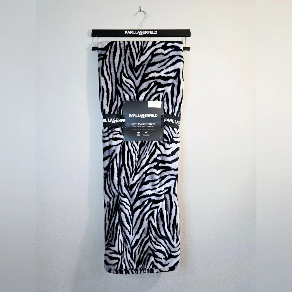 Karl Lagerfeld Paris Soft Plush Animal Print Grey Black Throw NWT